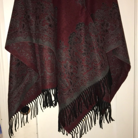 Red, shawl - Picture 2 of 4